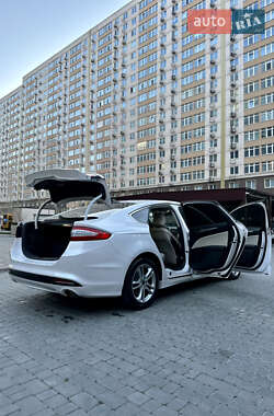 Седан Ford Fusion 2015 в 