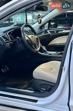 Седан Ford Fusion 2015 в 