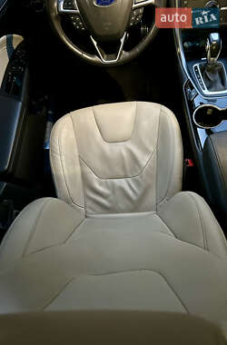 Седан Ford Fusion 2015 в 