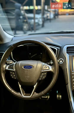 Седан Ford Fusion 2015 в 