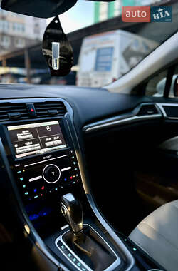 Седан Ford Fusion 2015 в 