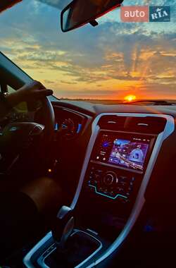 Седан Ford Fusion 2013 в 