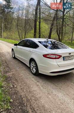 Седан Ford Fusion 2015 в 
