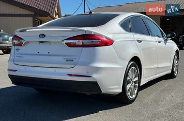 Седан Ford Fusion 2020 в 