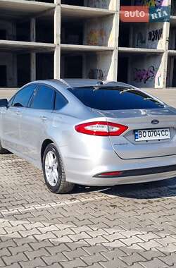 Седан Ford Fusion 2015 в 