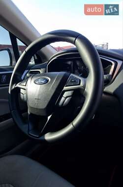 Седан Ford Fusion 2015 в 