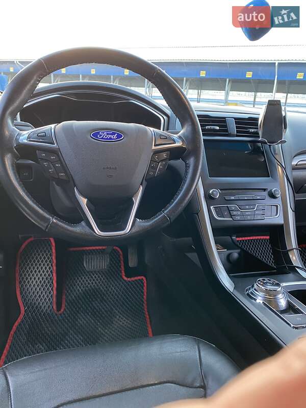 Седан Ford Fusion 2016 в Одесі