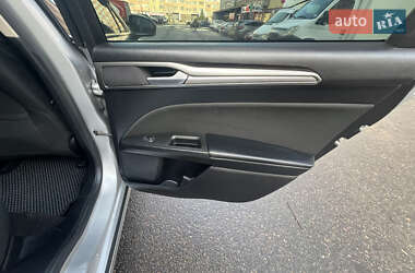Седан Ford Fusion 2019 в 