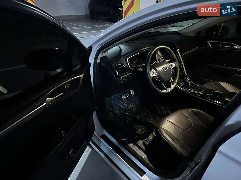 Седан Ford Fusion 2014 в Одесі
