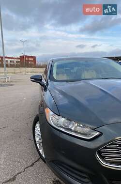 Седан Ford Fusion 2015 в 
