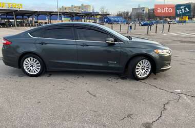 Седан Ford Fusion 2015 в 