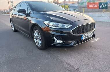 Седан Ford Fusion 2016 в 