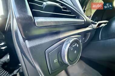 Седан Ford Fusion 2017 в 