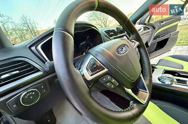 Седан Ford Fusion 2017 в 
