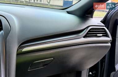 Седан Ford Fusion 2017 в 