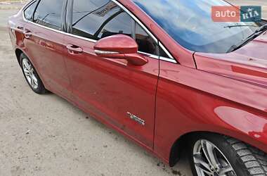 Седан Ford Fusion 2016 в 