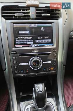 Седан Ford Fusion 2016 в 