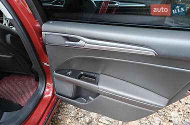 Седан Ford Fusion 2016 в 