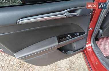 Седан Ford Fusion 2016 в 