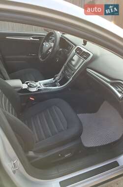 Седан Ford Fusion 2016 в 