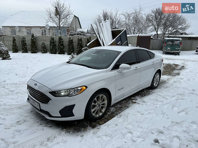 Седан Ford Fusion 2018 в 