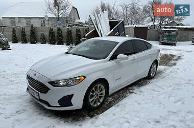 Седан Ford Fusion 2018 в 