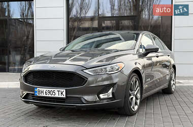 Седан Ford Fusion 2019 в 