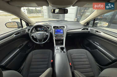 Седан Ford Fusion 2019 в 