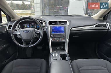 Седан Ford Fusion 2019 в 