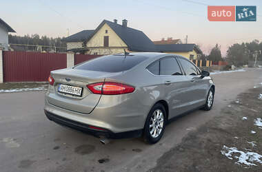 Седан Ford Fusion 2015 в 