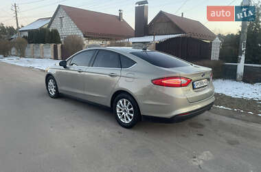 Седан Ford Fusion 2015 в 