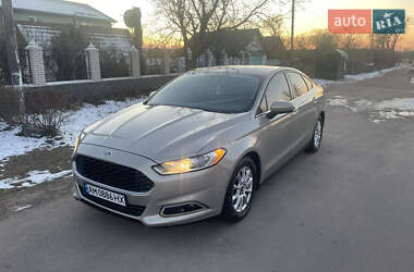 Седан Ford Fusion 2015 в 