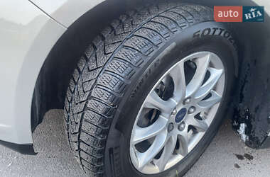Седан Ford Fusion 2015 в 