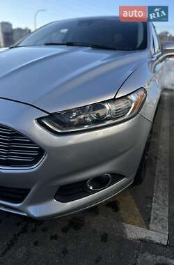 Седан Ford Fusion 2013 в 