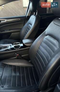 Седан Ford Fusion 2013 в 