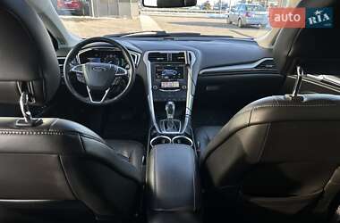 Седан Ford Fusion 2013 в 