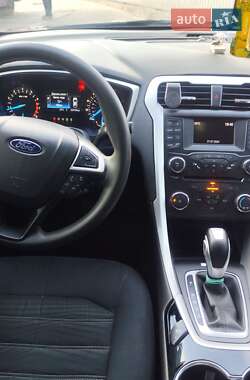 Седан Ford Fusion 2016 в 