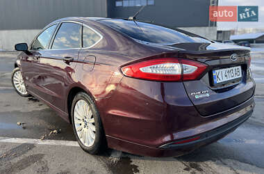 Седан Ford Fusion 2013 в 