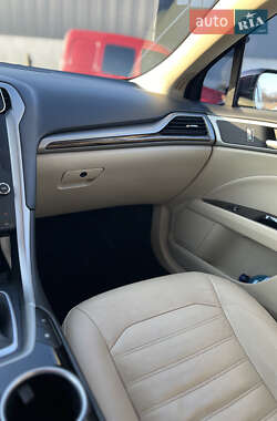 Седан Ford Fusion 2013 в 