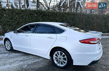Седан Ford Fusion 2019 в 