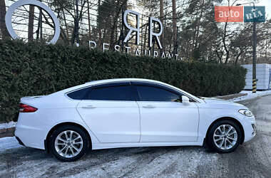 Седан Ford Fusion 2019 в 