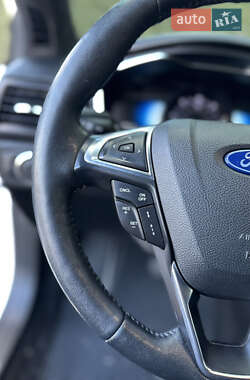 Седан Ford Fusion 2019 в 