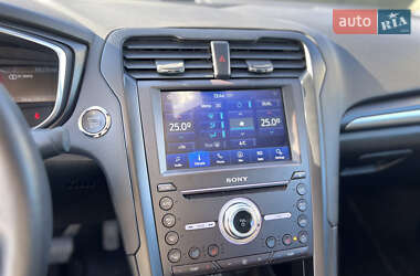 Седан Ford Fusion 2020 в 