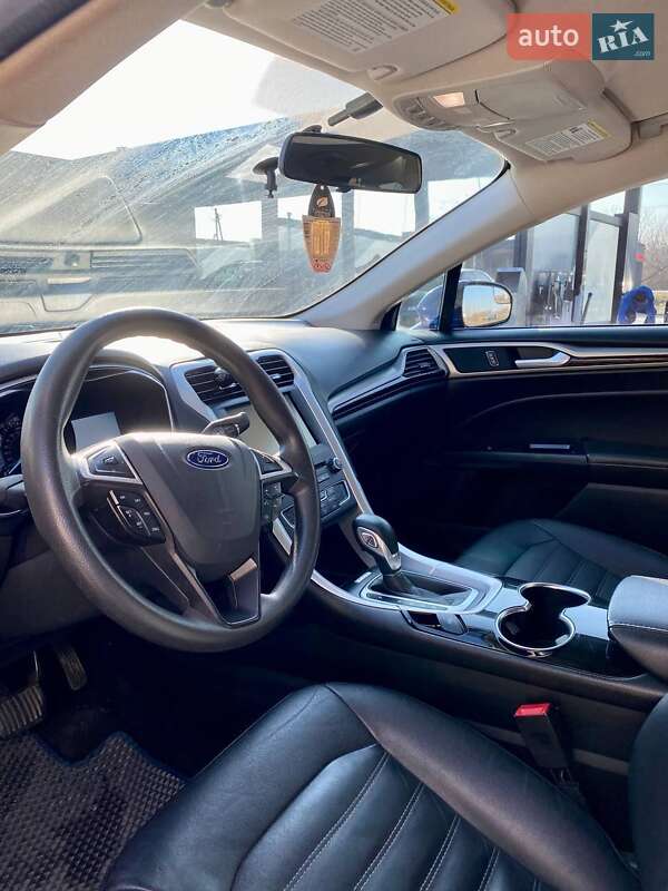 Седан Ford Fusion 2015 в Винниках