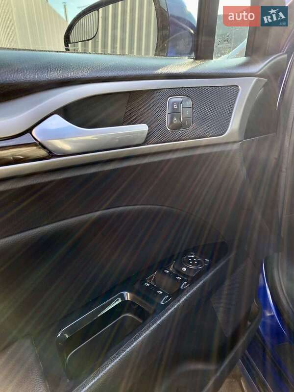 Седан Ford Fusion 2015 в Винниках