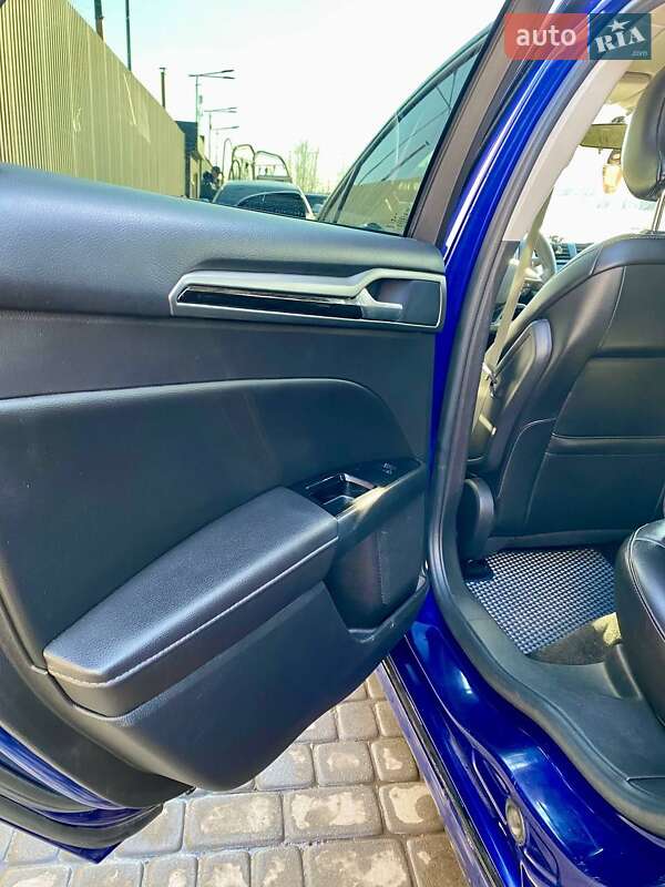 Седан Ford Fusion 2015 в Винниках