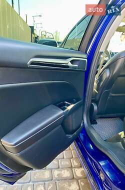 Седан Ford Fusion 2015 в 