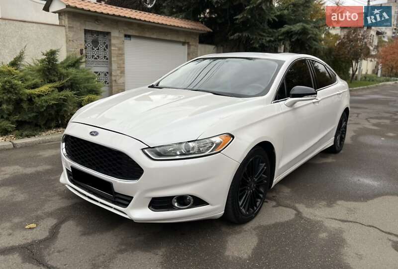 Седан Ford Fusion 2016 в 