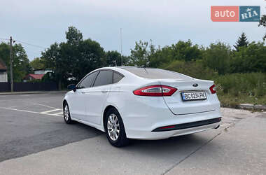 Седан Ford Fusion 2012 в 