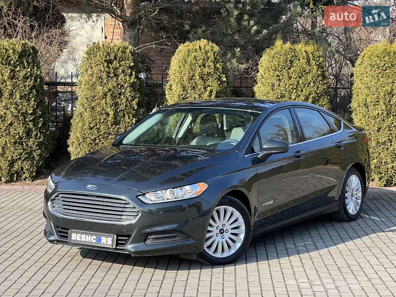 Седан Ford Fusion 2015 в 